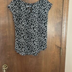Sonoma Black and White Fitted Cap Sleeve Blouse